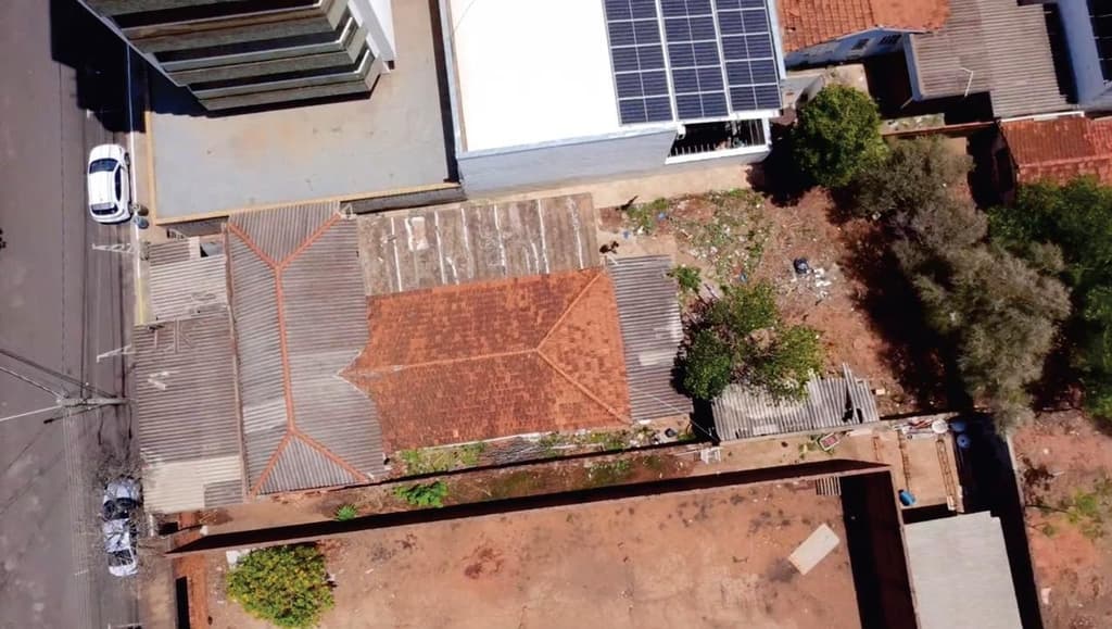 Foto 4 de 16: Terreno em leilão em Panorama - SP — Imóvel urbano, A.T. 468m², construções precárias, centro