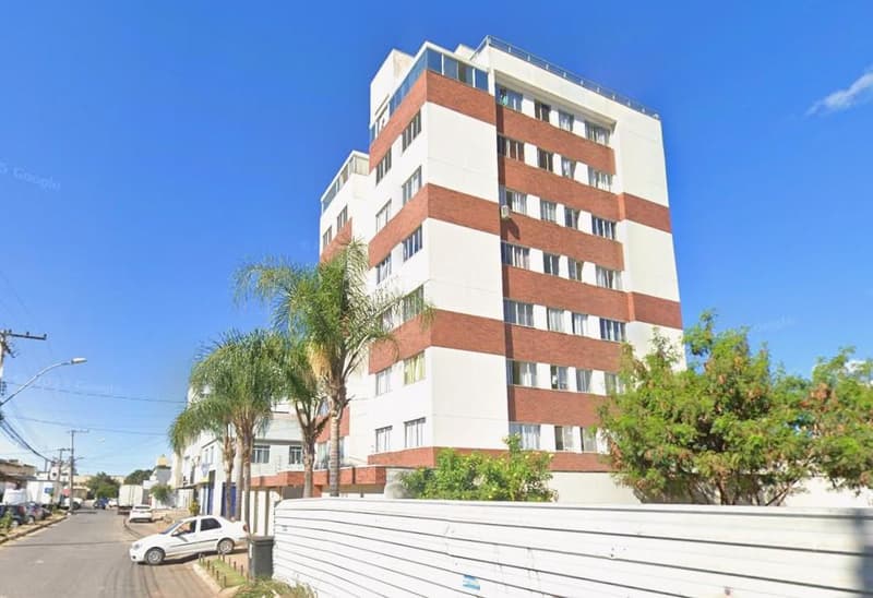 Foto 3 de 4: Apartamento em leilão em Samambaia - DF — Apartamento em Samambaia/DF, A.P. 47m², A.T. 82m². 1 vaga, área de lazer com churrasqueira e brinquedoteca (Direitos)