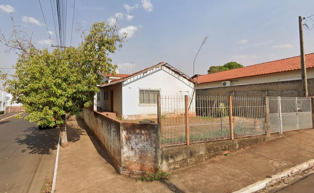 Foto 1 de 7: Casa em leilão em Iacanga - SP — Casa em Iacanga/SP com 228,80 m² e lance inicial 75% abaixo da avaliação