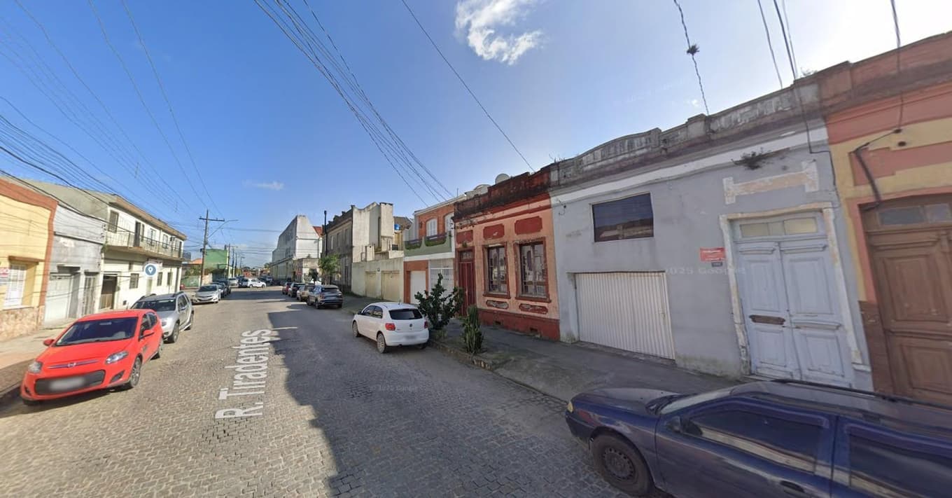 Foto 3 de 3: Casa em leilão em Pelotas - RS, bairro Porto — Casa 178m² | Bairro Porto em Pelotas/RS | Terreno 140m² | Excelente Oportunidade de Investimento com 33% de Desconto na 2ª Praça!