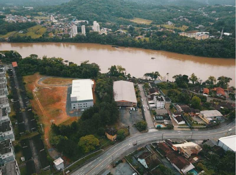 Foto 3 de 53: Terreno em leilão em Blumenau - SC — Terreno com área de 8.958m², bairro Salto Weissbach, Blumenau/SC