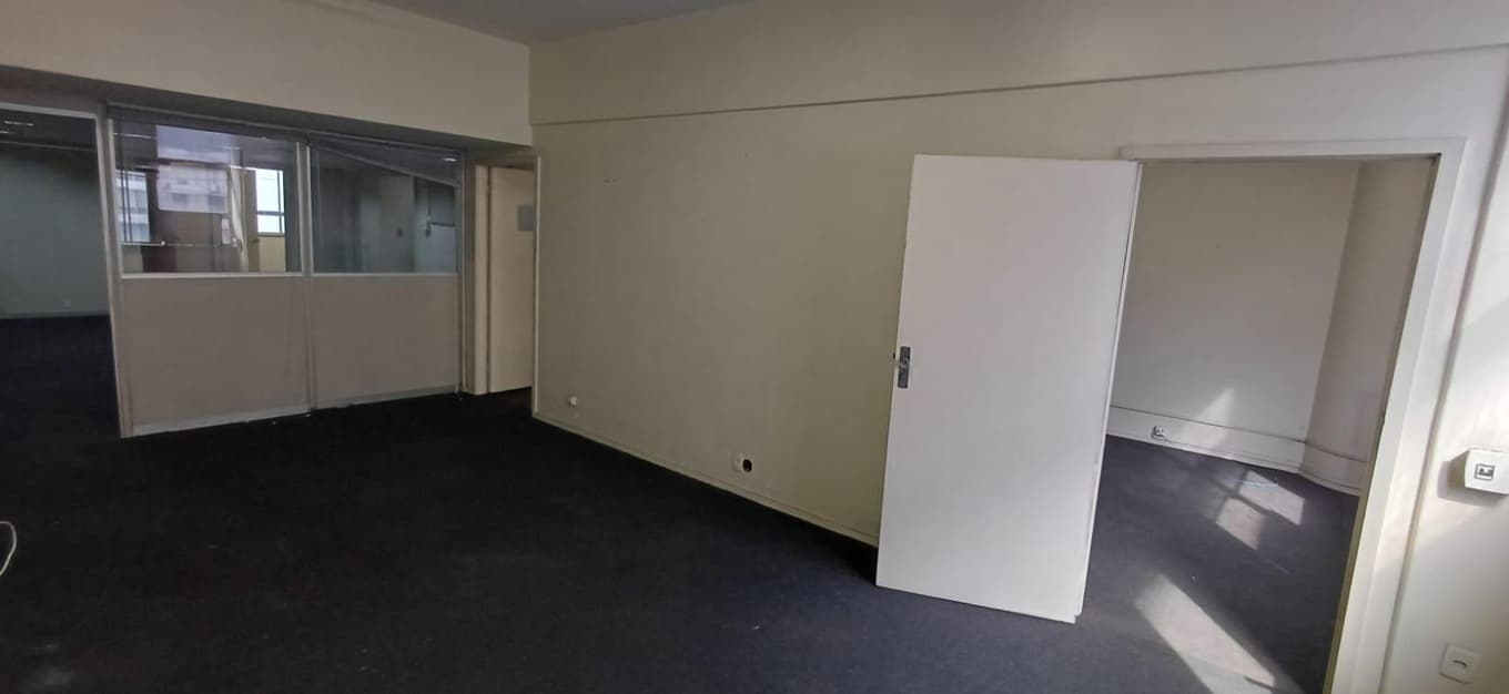 Foto 19 de 57: Comercial em leilão em Rio De Janeiro - RJ, bairro Centro — Conjunto Comercial 377m² na Av. Presidente Vargas, 583 | Centro/RJ | Próximo ao Metrô Uruguaiana e Candelária | Oportunidade para Investidores!