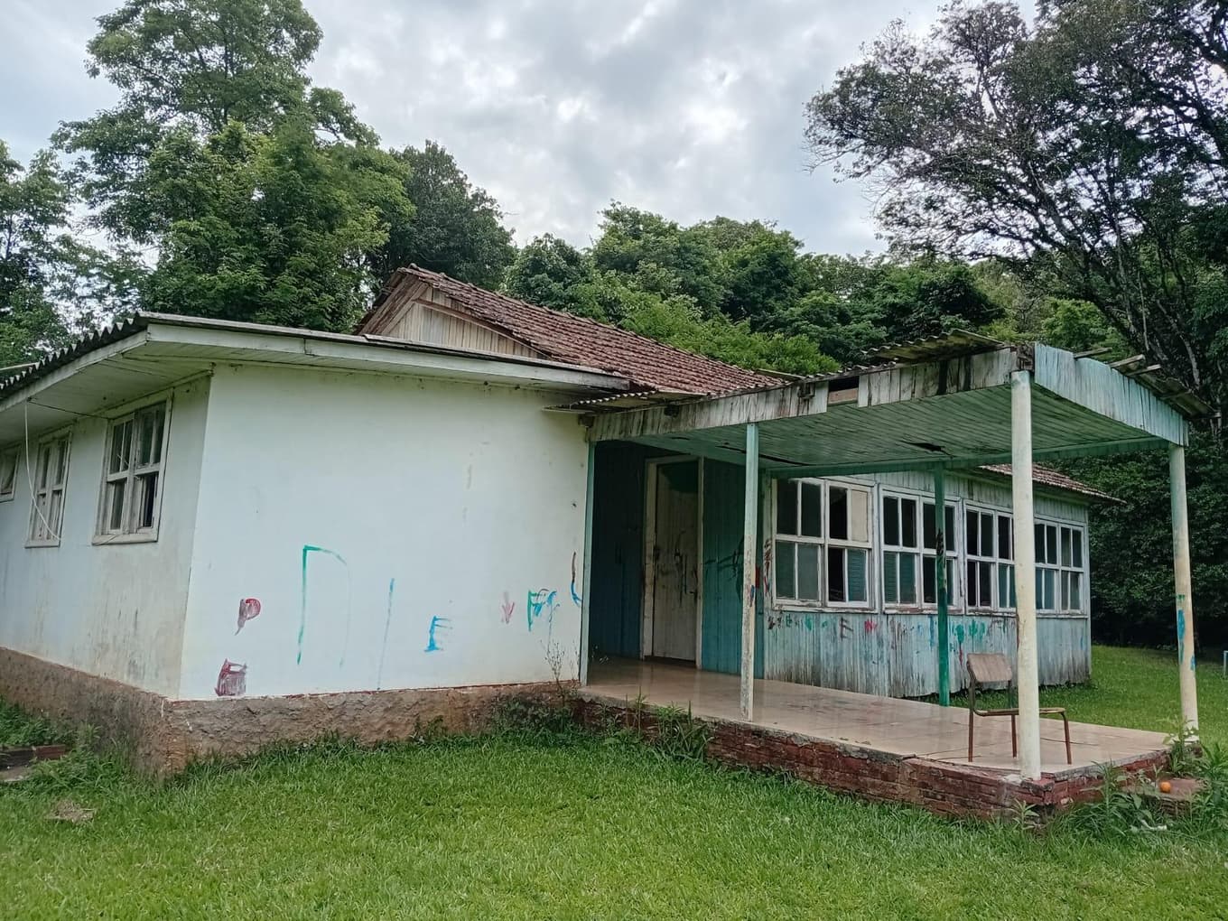 Foto 2 de 8: Casa em leilão em Romelândia - SC — CASA DE MADEIRA DE LEI MEDINDO APROXIMADAMENTE 60M²