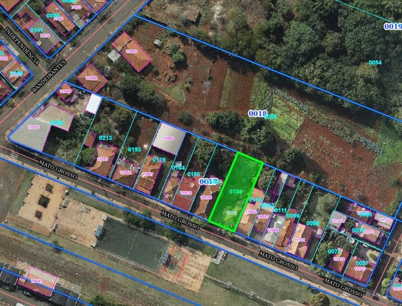 Foto 2 de 2: Casa em leilão em Andirá - PR — IMÓVEL contendo uma casa de madeira com área total de 600m²