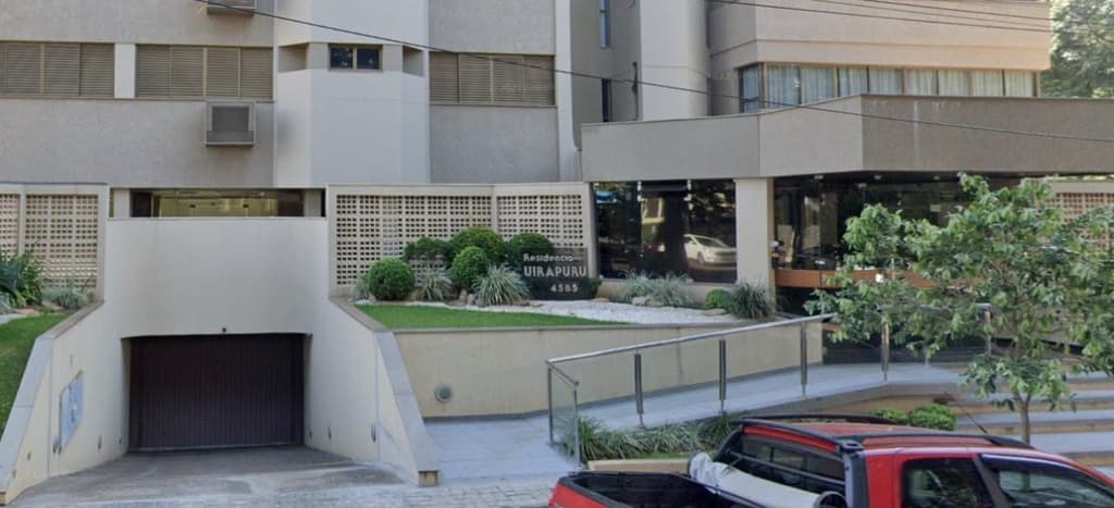 Foto 2 de 2: Comercial em leilão em Umuarama - PR — Garagem com área de 26,317093 m², Umuarama/PR