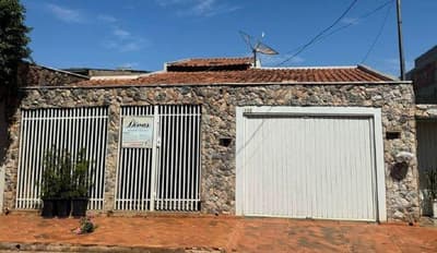 Casa em leilão em Nova Andradina - MS — CASA RESIDENCIAL | A.T. 200m² E A.C 159,03m² | NOVA ANDRADINA/MS