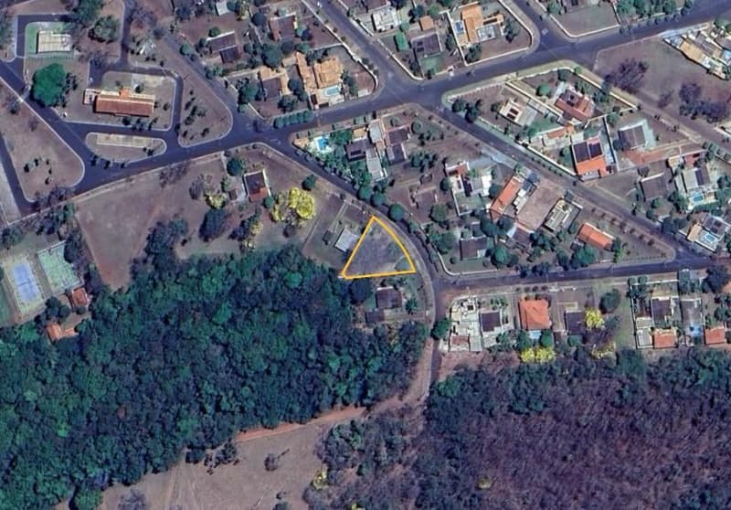 Terreno em leilão em Icém - SP, bairro Vila Residencial de Icém — Terreno 946m² na Vila Residencial de Icém/SP | Lote Amplo e Plano | Próximo ao Rio Grande e Usina Furnas |