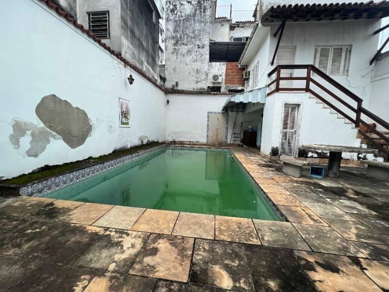 Foto 13 de 36: Casa em leilão em Rio De Janeiro - RJ, bairro Vila Isabel — Casa 374m² com Terreno 300m² | Rio de Janeiro-RJ | Vila Isabel | Oportunidade com 2 Vagas - Próx. ao Maracanã e à Av. 28 de Setembro - Financiamento até 420 Meses!