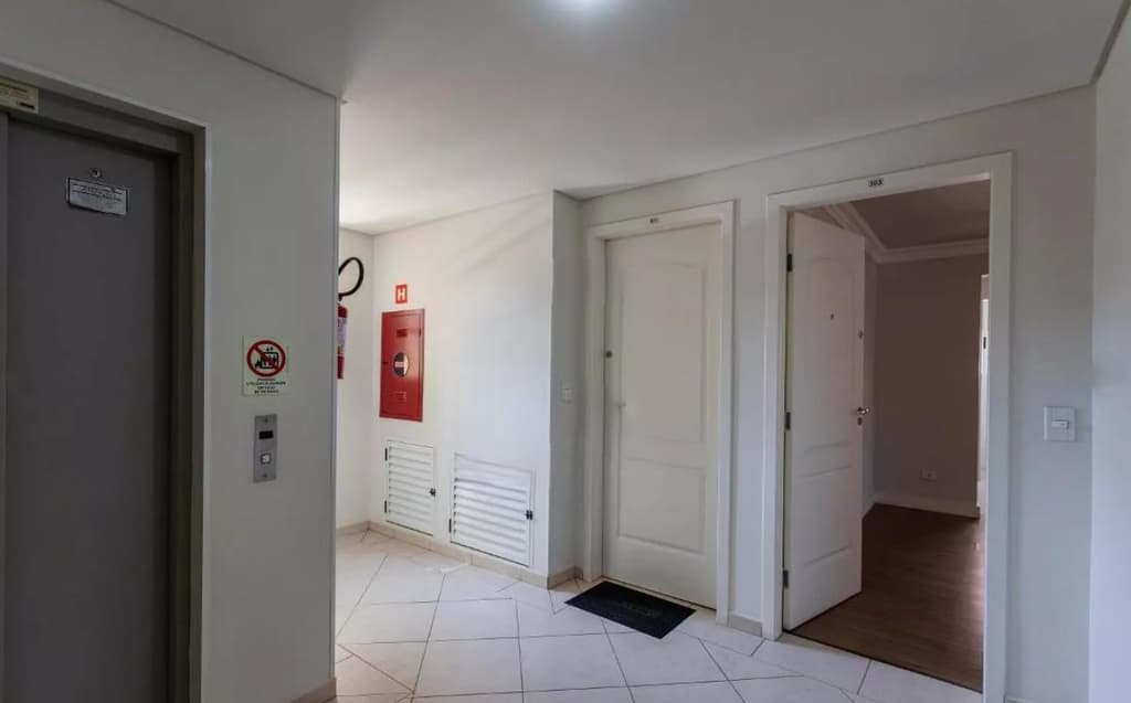 Foto 3 de 5: Apartamento em leilão em Curitiba - PR, bairro Santa Cândida — Apto 76m², 1 Vaga no Edifício Residencial Malaga no Bairro Santa Cândida em Curitiba/PR