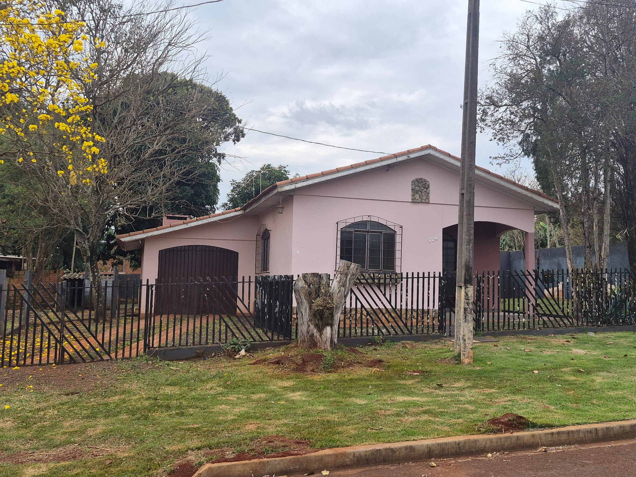 Foto 1 de 20: Casa em leilão em Toledo - PR, bairro Novo Sarandi — IMÓVEL RESIDENCIAL COM ÁREA DE 800 m² EM NOVO SARANDI TOLEDO/PR