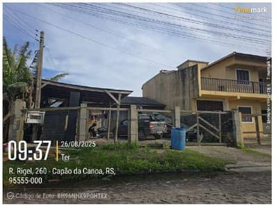 Terreno em leilão em Capão Da Canoa - RS, bairro Arco Íris — Terreno com àrea de 250,00m² e uma área construída de 90,00m². Situado na Rua Rigel, 261, Arco Íris, Capão da Canoa/RS.
