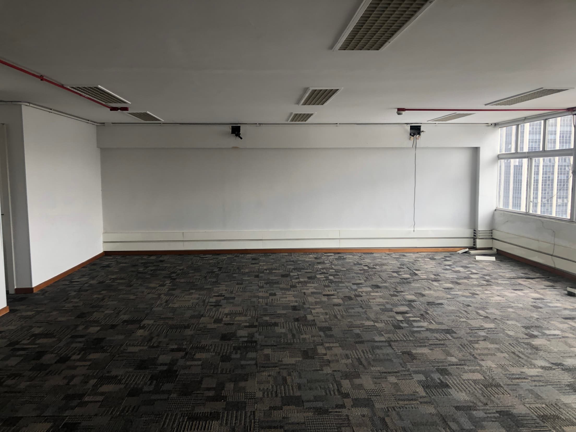 Foto 10 de 17: Comercial em leilão em São Paulo - SP, bairro República — Conjunto Comercial 253m² | Av. São João, 313 | 17º Andar | Vista p/ o Vale do Anhangabaú e Metrô República a 3min: Oportunidade no Coração de SP!
