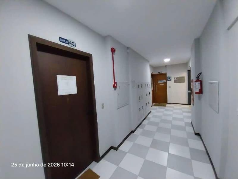 Foto 6 de 10: Comercial em leilão em Araucária - PR, bairro Centro — Sala comercial com vaga de garagem na Avenida Dr. Victor do Amaral nº 588, Araucária/PR