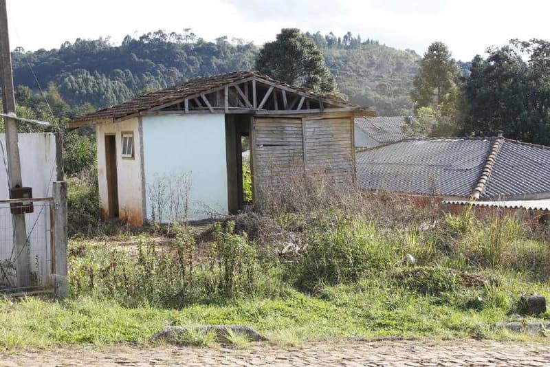 Foto 11 de 12: Terreno em leilão em General Carneiro - PR, bairro Planalto — LOTE Nº 06 DA QUADRA A DO LOTEAMENTO SÃO FRANCISCO COM ÁREA DE 455,22M²E ÁREA CONSTRUÍDA DE 70,00M² - GENERAL CARNEIRO/PR