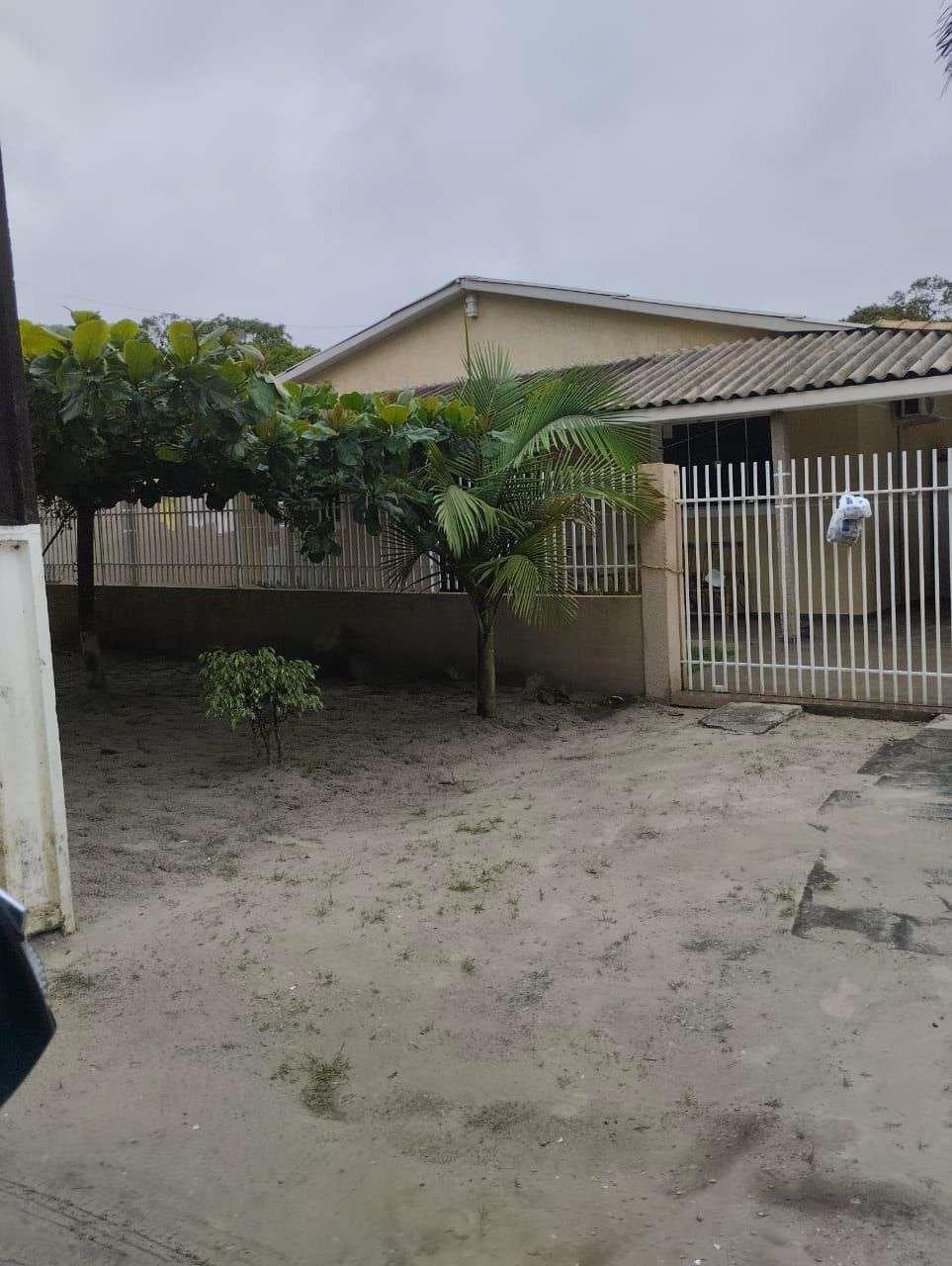 Casa em leilão em Guaratuba - PR — Casa Lote de terreno nº20, da quadra nº 70 da Planta Nereidas de Guaratuba, situado neste Município de Guaratuba/PR