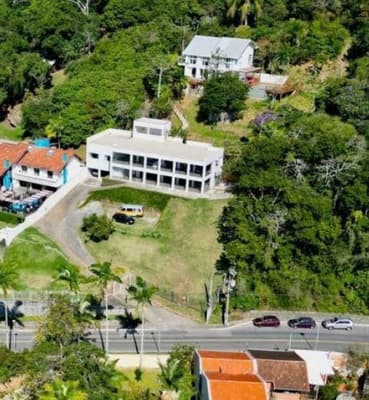 Foto 1 de 22: Terreno em leilão em Itajaí - SC, bairro Cabeçudas — Imóvel com A.T. 8.550m², 2 edificações com A.T.C. 1.620m², Cabeçudas, Itajaí/SC
