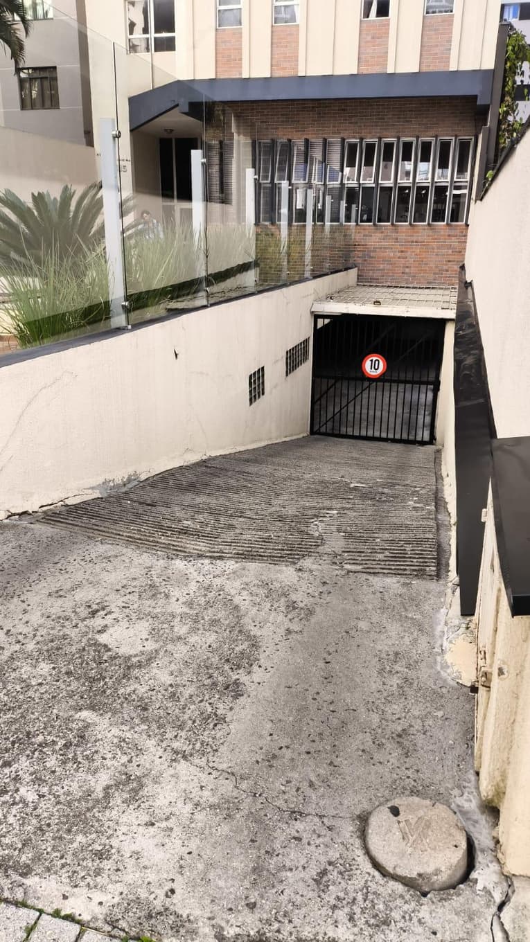 Foto 2 de 2: Apartamento em leilão em Curitiba - PR, bairro Bigorrilho — APARTAMENTO Nº 82, ÁREA TOTAL 140,7962,m² - Edifício Castanheira / CURITIBA-PR