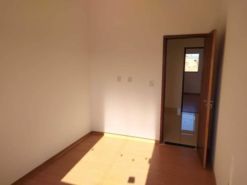Foto 5 de 17: Casa em leilão em Montes Claros - MG, bairro Raul Lourenço — Casa 118m² com Terreno 140m² | Montes Claros-MG | Raul Lourenço | Oportunidade - Próx. à Av. Osmane Barbosa e Av. Minas Gerais - Financiamento até 420 Meses!