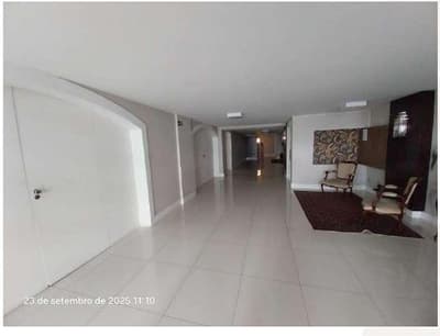 Foto 9 de 17: Apartamento em leilão em Curitiba - PR, bairro Água Verde — Apartamento sob nr.51-B, 4º andar, do Bloco "B" do "EDIFICIO NOTRE DAME" -área construída de 337,2450m2 - Rua Buenos Aires, 639, Bairro: Água Verde, Curitiba/PR.