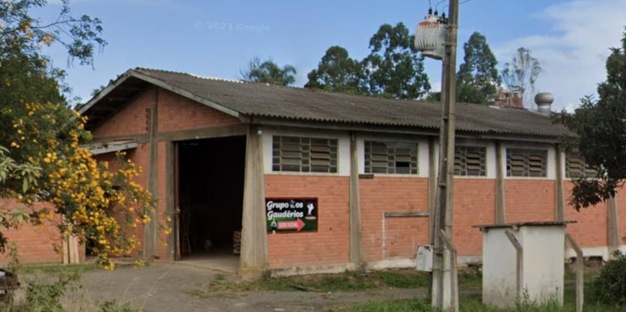 Foto 3 de 4: Terreno em leilão em União Da Vitória - PR, bairro Ouro Verde — Galpão com área de 1.629m² e terreno de 9.883m² - União da Vitória/PR.