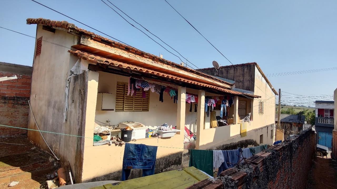 Casa em leilão em Itapetininga - SP, bairro Vila Belo Horizonte — (50%) Casa, A.T. 400m², A.C. 230m², 3 imóveis, Vila Belo Horizonte