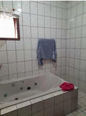 Foto 11 de 24: Terreno em leilão em Itapetininga - SP, bairro Vila Carolina — Casa, A.T. 225m², A.C. 135m², 1 suite, 2 dorm, 1 WC, Vila Carolina