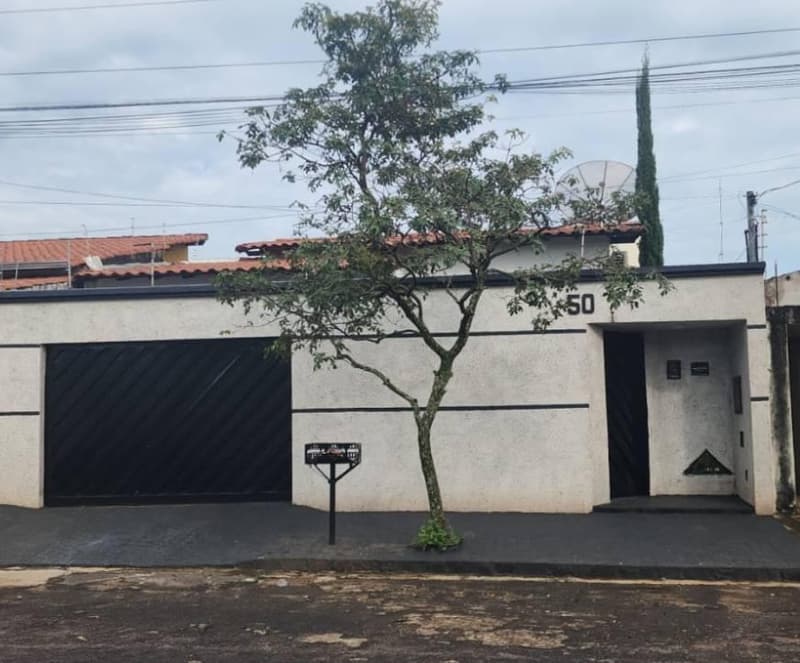 Foto 2 de 13: Casa em leilão em Uberlândia - MG, bairro Jardim das Palmeiras — Casa, Uberlândia / MG