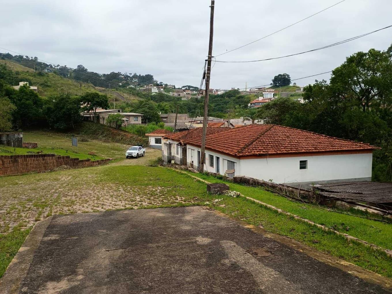 Foto 47 de 70: Area Rural em leilão em Amparo - SP, bairro Três Pontes — Imóvel Rural, A.T. 19ha, A.C. 7.362m², antigo abatedouro, galpões, casas, Três Pontes