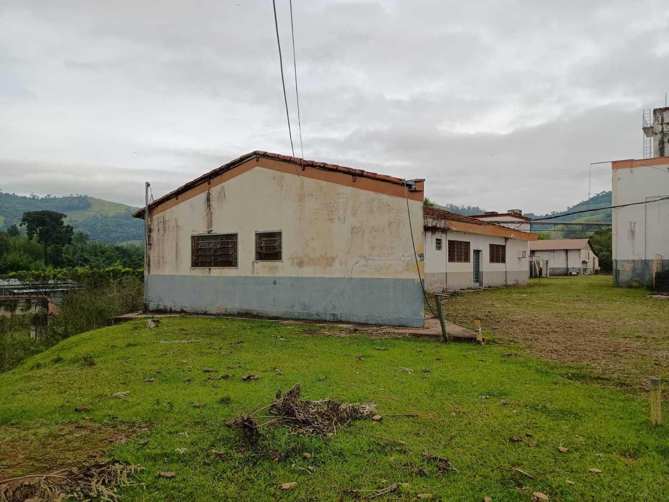 Foto 40 de 70: Area Rural em leilão em Amparo - SP, bairro Três Pontes — Imóvel Rural, A.T. 19ha, A.C. 7.362m², antigo abatedouro, galpões, casas, Três Pontes