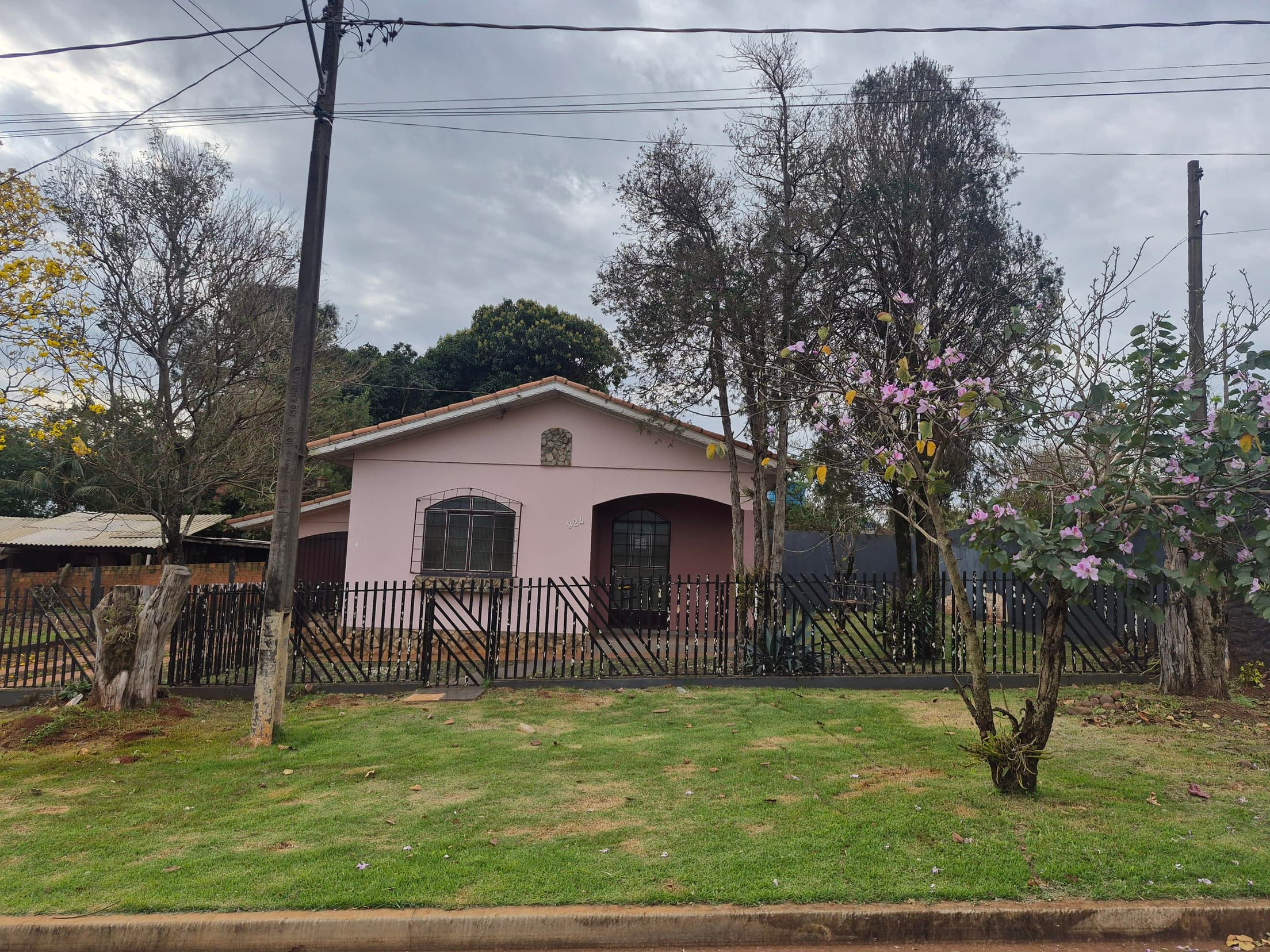 Foto 4 de 20: Casa em leilão em Toledo - PR, bairro Novo Sarandi — IMÓVEL RESIDENCIAL COM ÁREA DE 800 m² EM NOVO SARANDI TOLEDO/PR