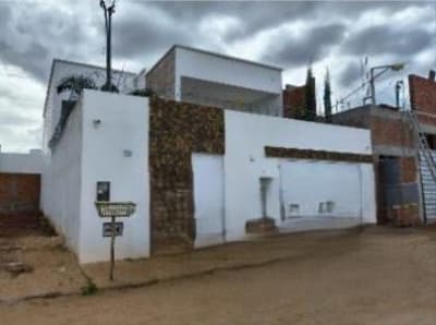 Foto 1 de 3: Casa em leilão em Brumado - BA — Casa 322m², Santa Tereza, em Brumado/BA - Ocupada