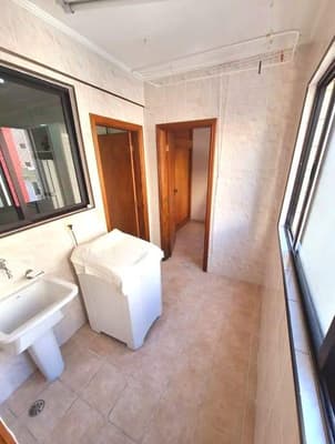 Foto 12 de 23: Apartamento em leilão em Santos - SP — Apartamento em Santos com 132m² e 02 vagas, apenas 80 metros da Praia José Menino