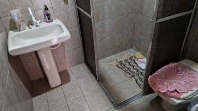 Foto 2 de 12: Casa em leilão em Cachoeira Paulista - SP, bairro Vila Carmem — Casa 110m² com Terreno 162m² | Cachoeira Paulista-SP | Vila Carmem - Com 3 Dormitórios e 2 Banheiros - Financiamento até 420 Meses!