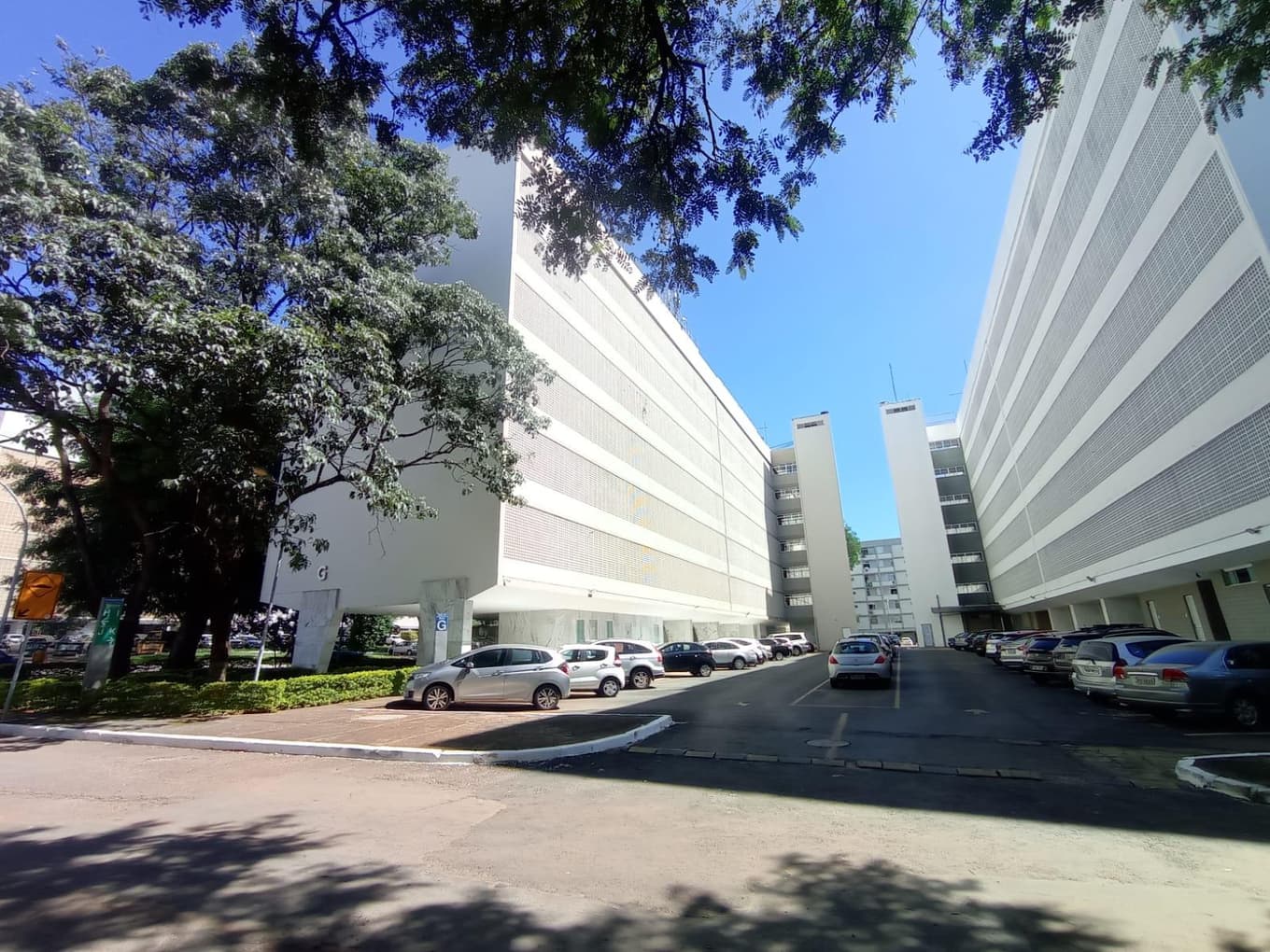 Foto 5 de 10: Apartamento em leilão em Brasília - DF, bairro Asa Sul — Apto 160m² na SQ 304 Sul, Planta Ampla, Coração da Asa Sul em Brasília/DF