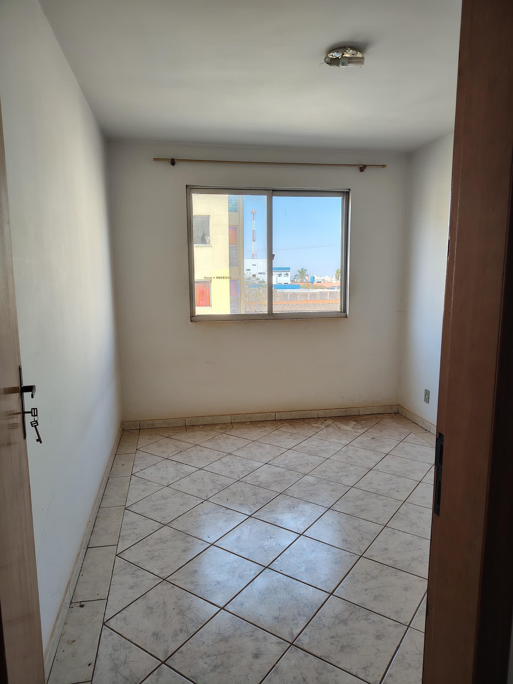 Foto 5 de 8: Apartamento em leilão em Valparaíso De Goiás - GO — APTO RESIDENCIAL | A.T. 82,98 M² | A.P. 75,75 M² | VALPARAÍSO DE GOIÁS/GO - LEILÃO EMPRESARIAL SISTÊMICO SICREDI