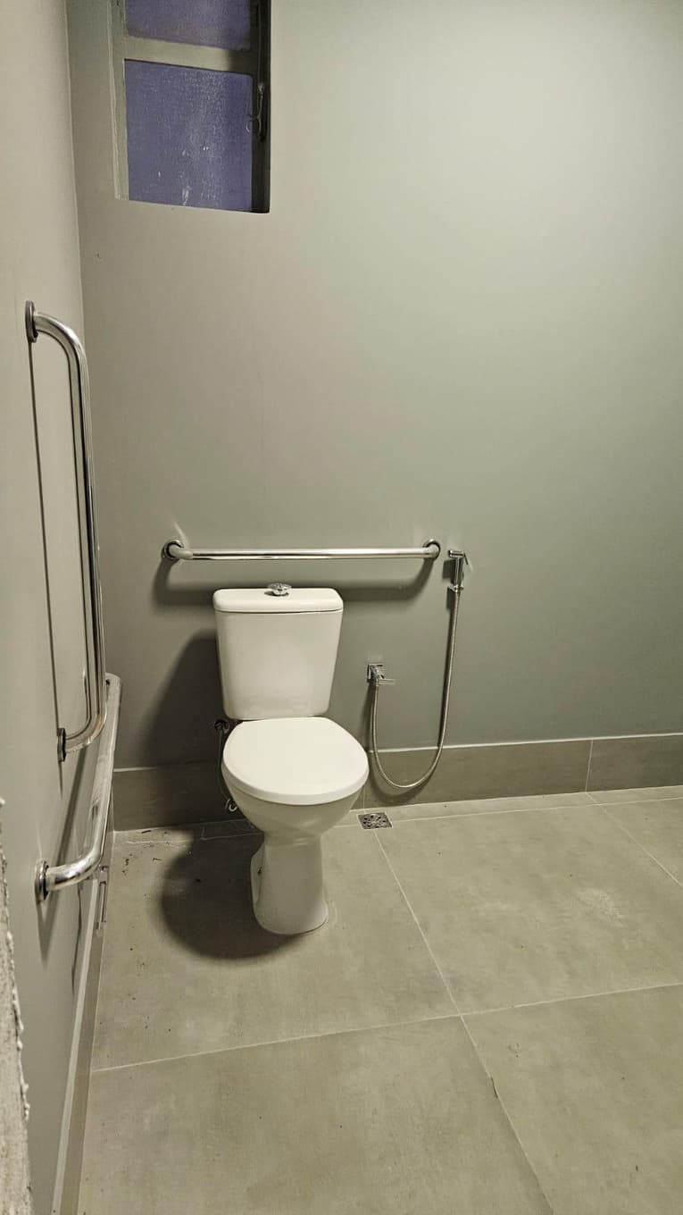 Foto 8 de 13: Comercial em leilão em Maringá - PR, bairro Zona 07 — Sala Comercial - Está situado dentro do Edifício Bahamas Zona 07- 97,99 m² - Maringá