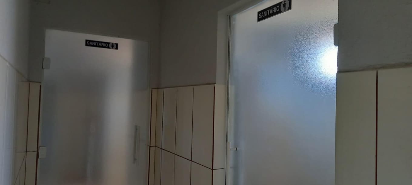 Foto 40 de 48: Casa em leilão em Cascavel - PR — Um imóvel urbano com uma área total de 4.086,86 m². Dividido em um barracão de frente e conjunto de barracões nos fundos.