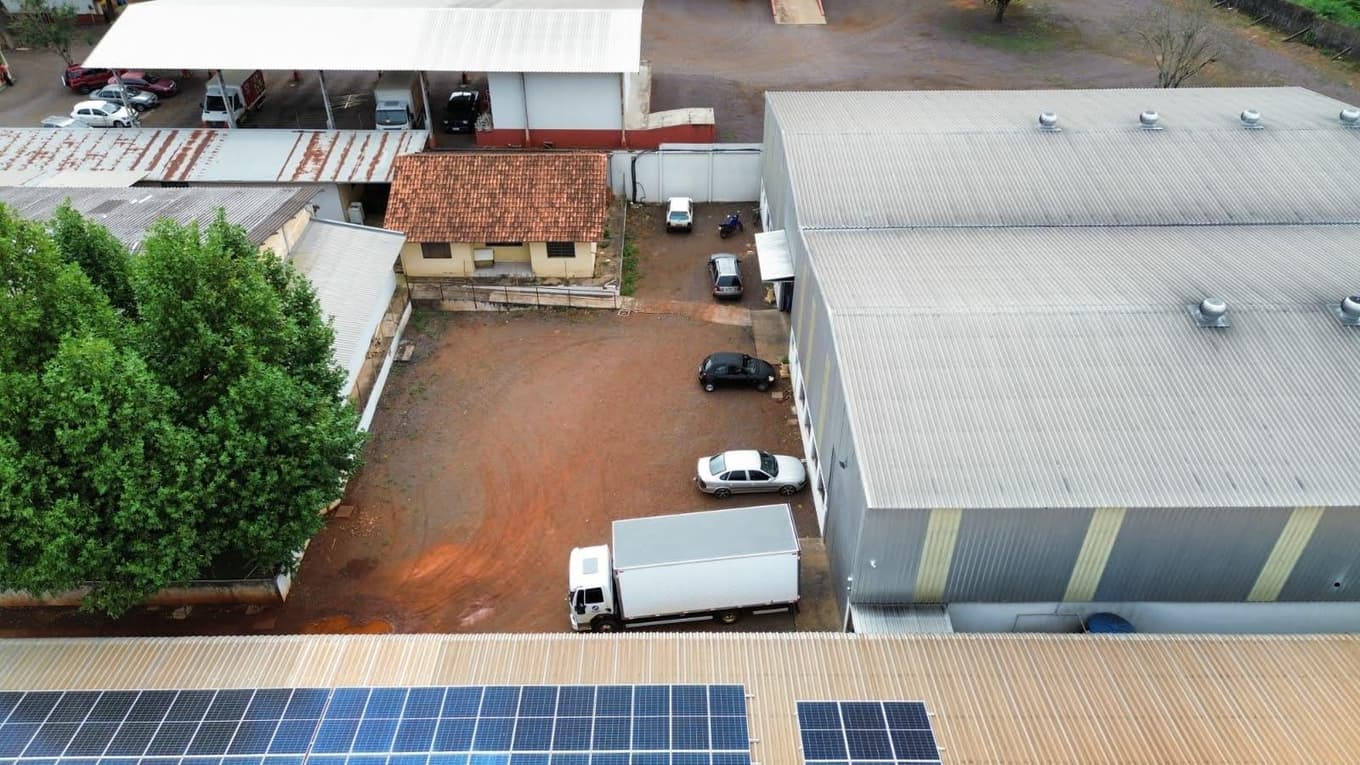 Foto 20 de 48: Casa em leilão em Cascavel - PR — Um imóvel urbano com uma área total de 4.086,86 m². Dividido em um barracão de frente e conjunto de barracões nos fundos.