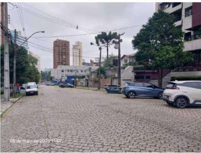 Foto 8 de 47: Apartamento em leilão em Curitiba - PR — Apartamento nº 1401 com área privativa de 184,48m² com duas vagas de garagem - Avenida Munhoz da Rocha,175, Juvevê, Curitiba/PR