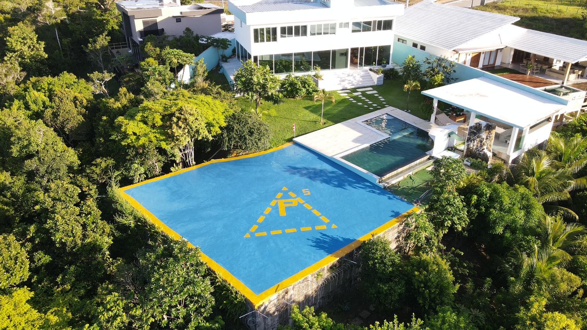 Foto 1 de 2: Casa em leilão em Porto Seguro - BA — Casa em condomínio 1.386m², Desocupada, Porto Seguro/BA