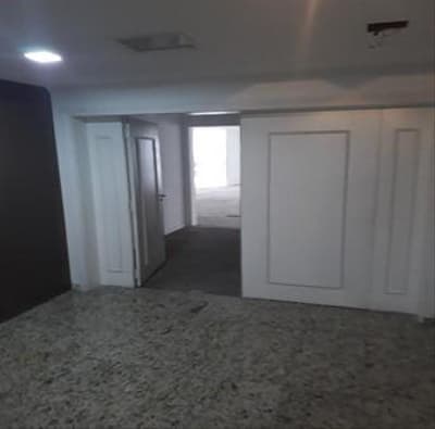 Foto 8 de 22: Comercial em leilão em Curitiba - PR — CONJUNTO COMERCIAL Nº 101 E 5 VAGAS DE GARAGEM (CURITIBA)