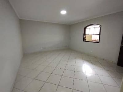 Foto 6 de 13: Casa em leilão em Suzano - SP, bairro Tabamarajoara — Casa 218m² com Terreno 250m² | Suzano-SP | Tabamarajoara - A 400 metros da Rodovia Índio Tibiriçá - Financiamento até 420 Meses!