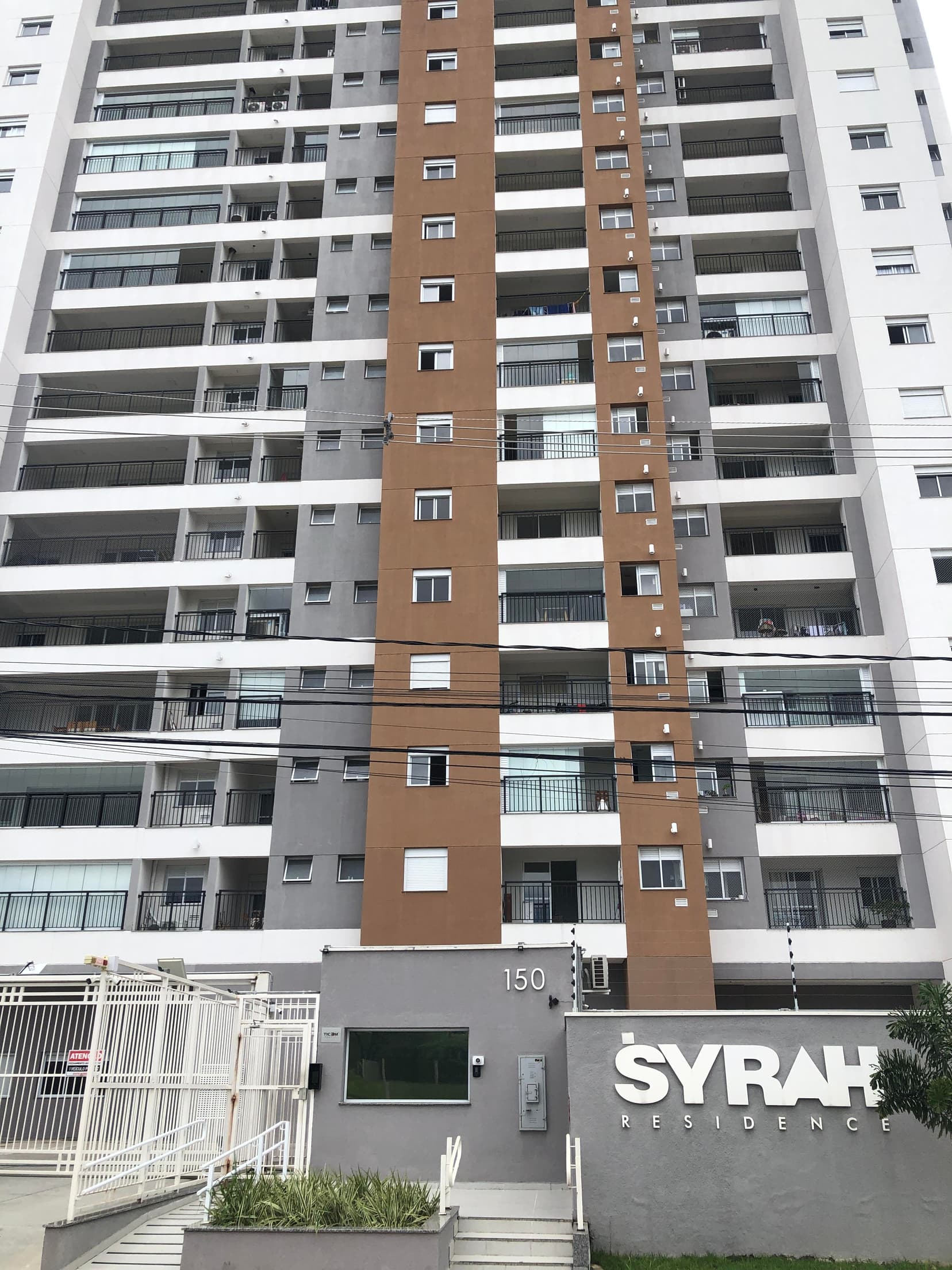 Foto 1 de 32: Apartamento em leilão em Taubaté - SP, bairro Vila Costa — Apto 94m² | Vila Costa (Taubaté) | 2 Vagas | DESOCUPADO: Excelente Localização Próximo ao Taubaté Shopping. Ideal p/ Moradia ou Renda!