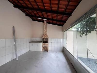 Foto 10 de 15: Casa em leilão em Inhumas - GO, bairro Jardim Raio de Sol — Casa 238m² com Terreno 360m² | Inhumas-GO | Jardim Raio de Sol | Oportunidade - Próx. à Av. Bernardo Sayão e à Unidade Universitária da UEG - Financiamento até 420 Meses!
