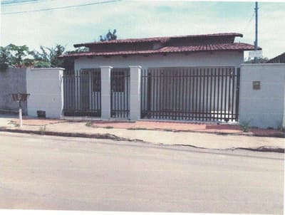 Casa em leilão em Vianópolis - GO, bairro Lourdes — IMÓVEL URBANO COM ÁREA TOTAL DE 150.00 m2- Em VIANÓPOLIS/GO, AVALIADO EM R$ 165.000,00