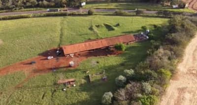 Foto 14 de 19: Area Rural em leilão em Cascavel - PR — Area de terras rural, medindo 18.964,00m², contendo um barracão com área de 820,00 m², silo para ração e poço artesiano.