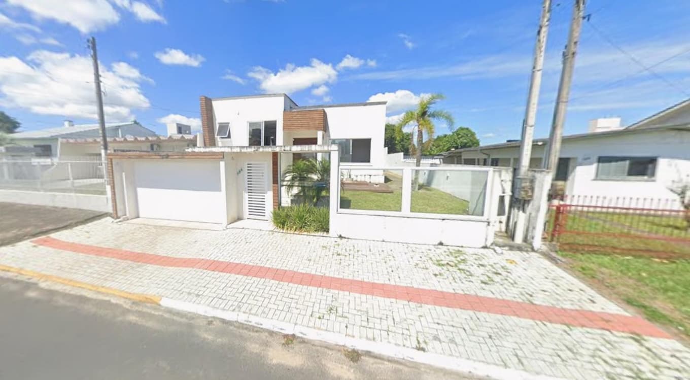 Foto 1 de 5: Casa em leilão em Araranguá - SC, bairro Urussanguinha — Casa 182m² em Araranguá/SC | Terreno 390m² | Bairro Urussanguinha: Localização Nobre, Próximo à UFSC e Centro. Oportunidade Única p/ Investidor!