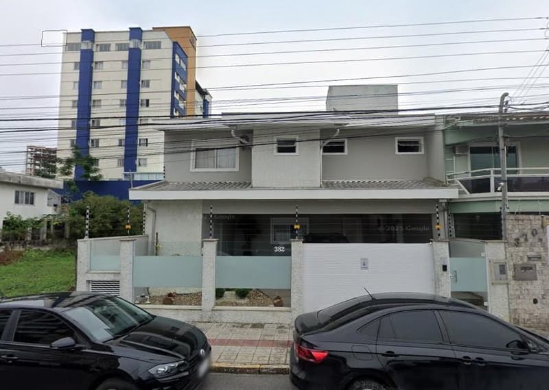 Foto 1 de 2: Casa em leilão em Itajaí - SC — Casa 307m², Vila Operária, em Itajaí/SC - Ocupada