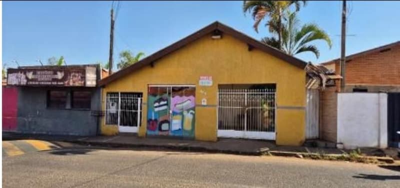 Foto 1 de 13: Comercial em leilão em Barretos - SP — Imóvel Misto, sala comercial, 2 casas, 2 quitinetes. Bairro Marilia