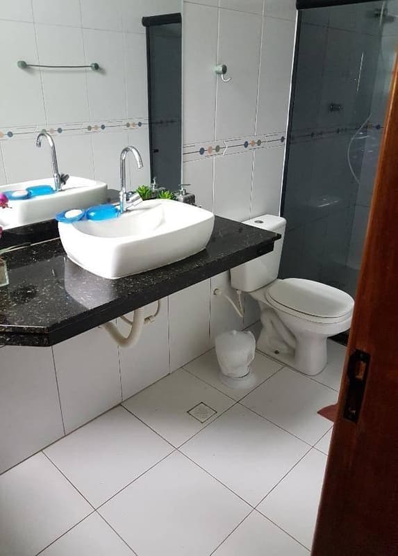 Foto 7 de 17: Casa em leilão em Camaçari - BA, bairro Centro — Casa 301m² com Terreno 1324m² | Camaçari-BA | Centro | Oportunidade Única - Próx. ao Boulevard Shopping Camaçari e Atacadão - Financiamento até 420 Meses!
